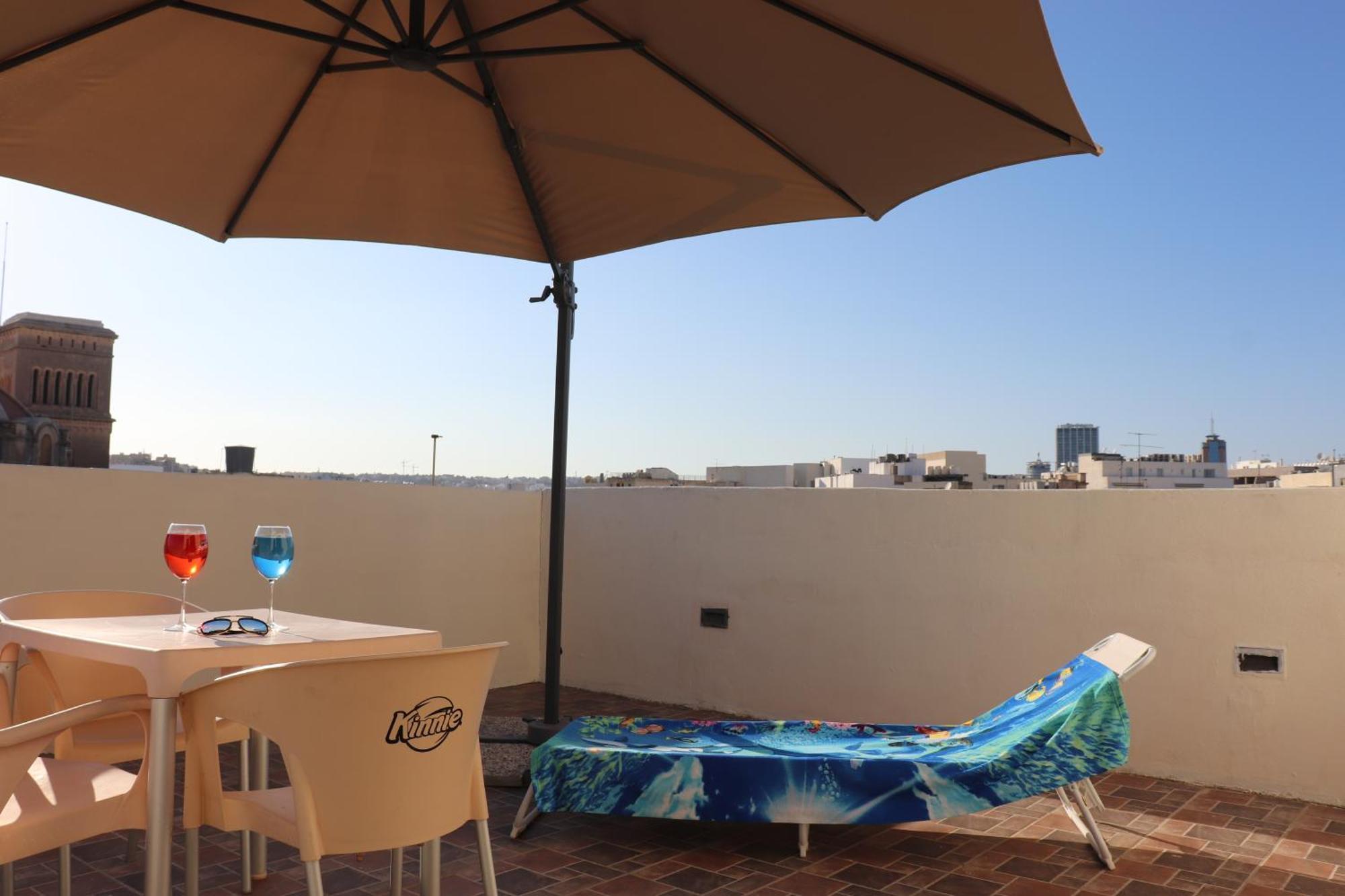 Apartamento St Julians Sliema Penthouse 3 Minutes Walk From Seafront Exterior foto